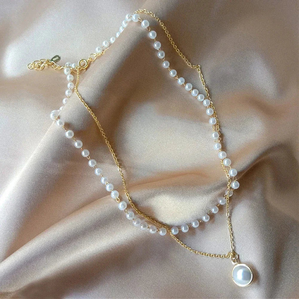 Collar con Colgante de Perlas Blancas oro