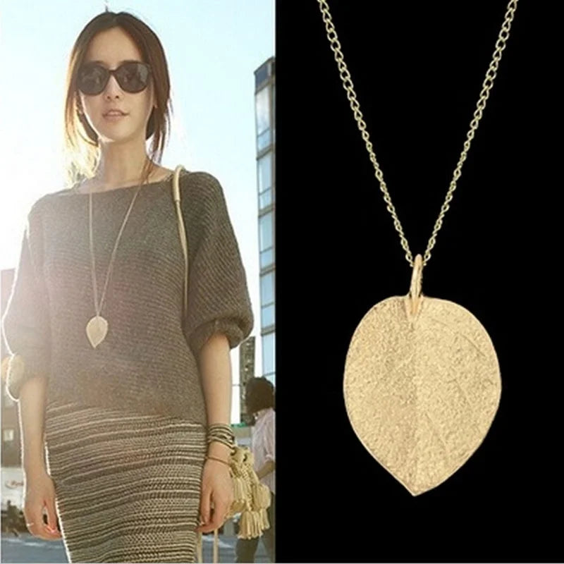 Collar con Colgante de Hoja Otoñal