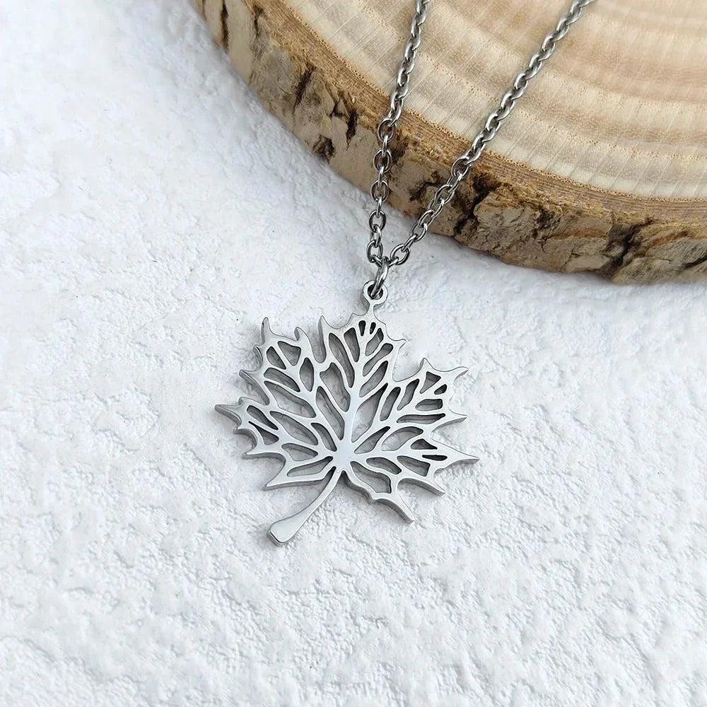 Collar con Colgante Hoja de Arce plata