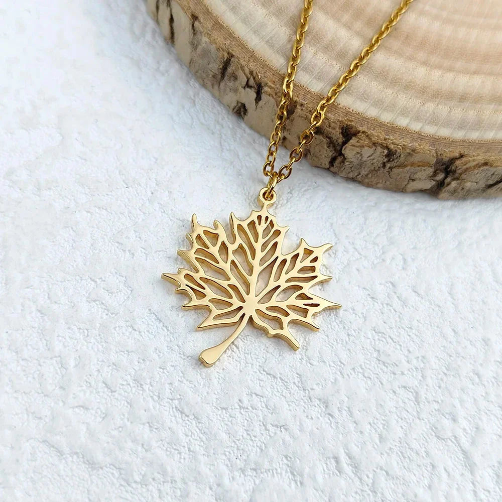 Collar con Colgante Hoja de Arce oro