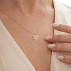 Collar con Colgante de Hoja de Palma dorado