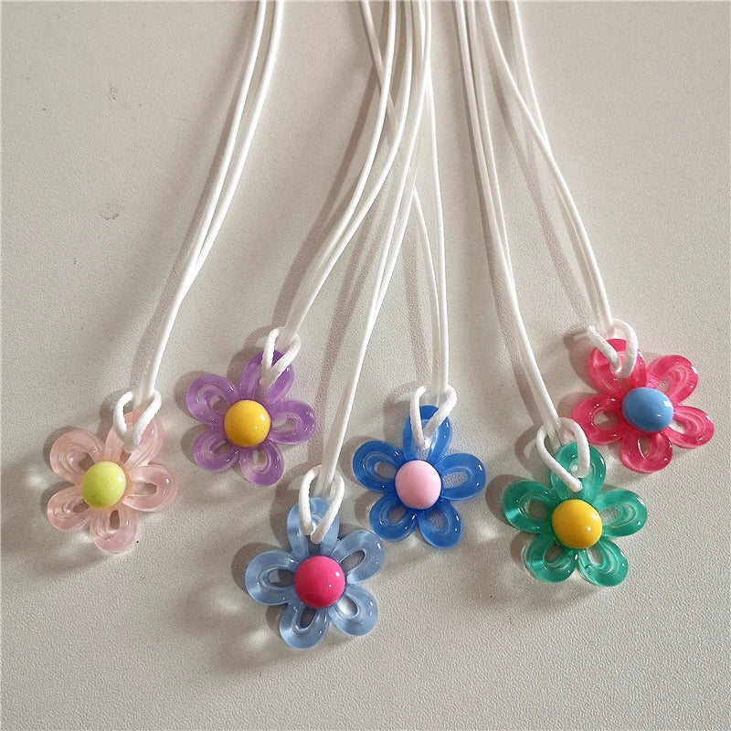 Collar con Colgante de Flor Colorida