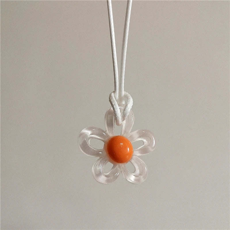 Collar con Colgante de Flor Colorida blanco