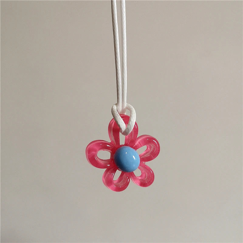 Collar con Colgante de Flor Colorida rojo