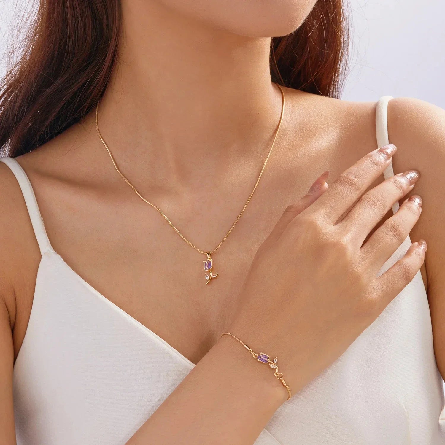 Collar con Colgante Flor de Tulipán en Circonio violeta