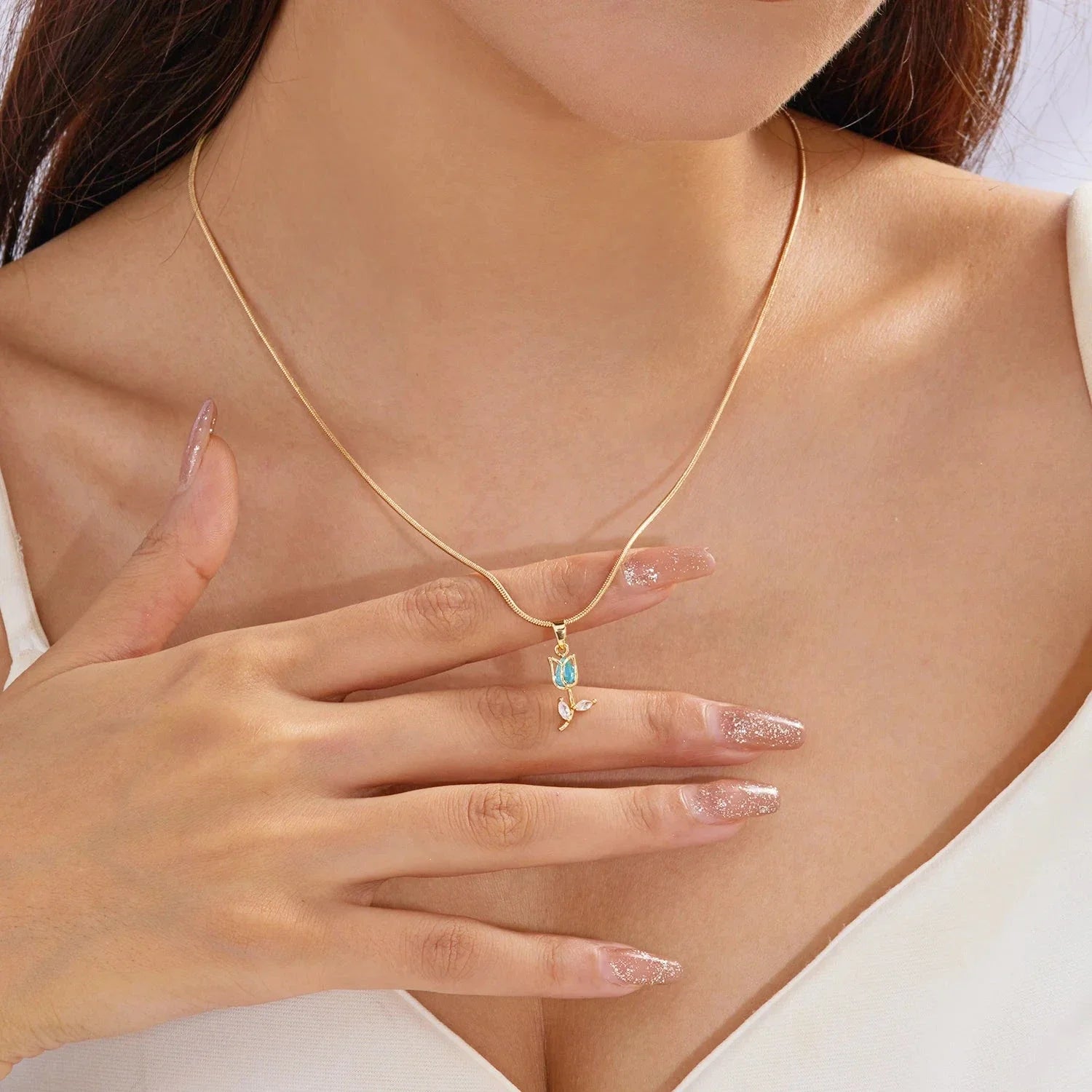 Collar con Colgante Flor de Tulipán en Circonio verde