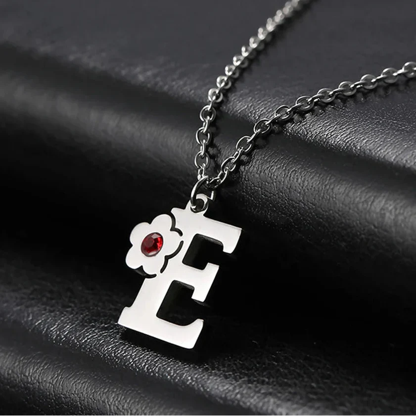 Collier avec pendentif fleur et initiale - lettre