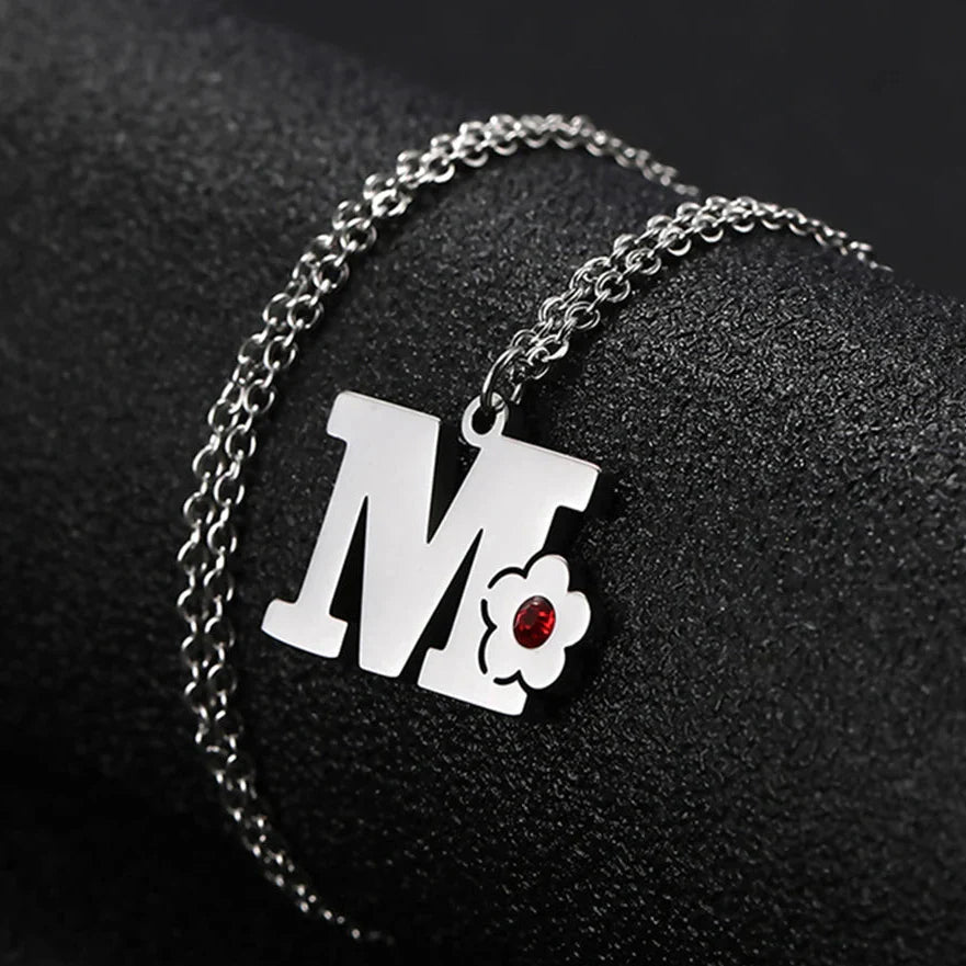 Collier avec pendentif fleur et initiale - lettre