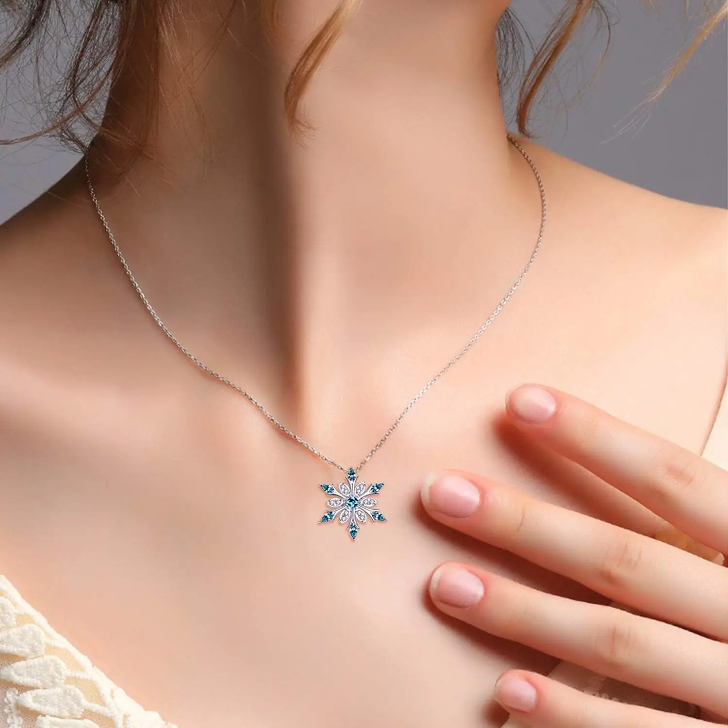 Collar con Colgante Copo de Nieve en Circonio azul