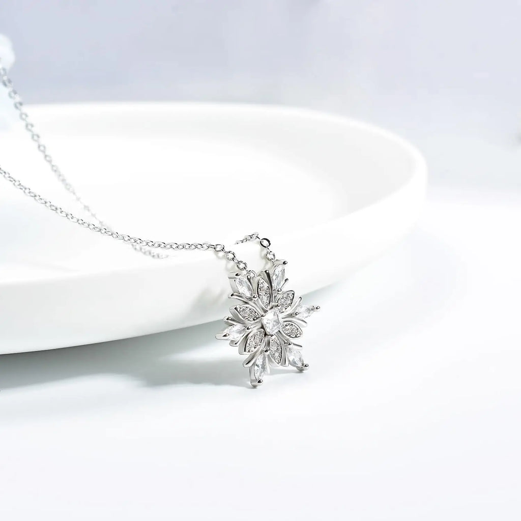 Collar con Colgante Copo de Nieve en Circonio blanco