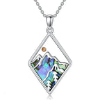 Collar con Colgante Geométrico Montaña