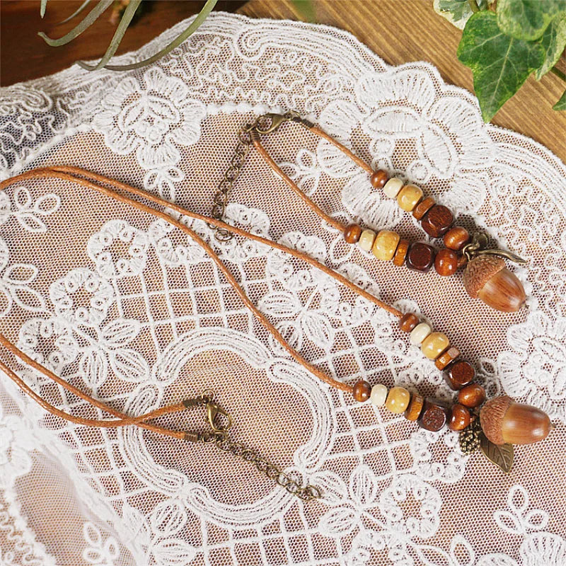 Collar con Colgante de Borla de Madera Otoñal