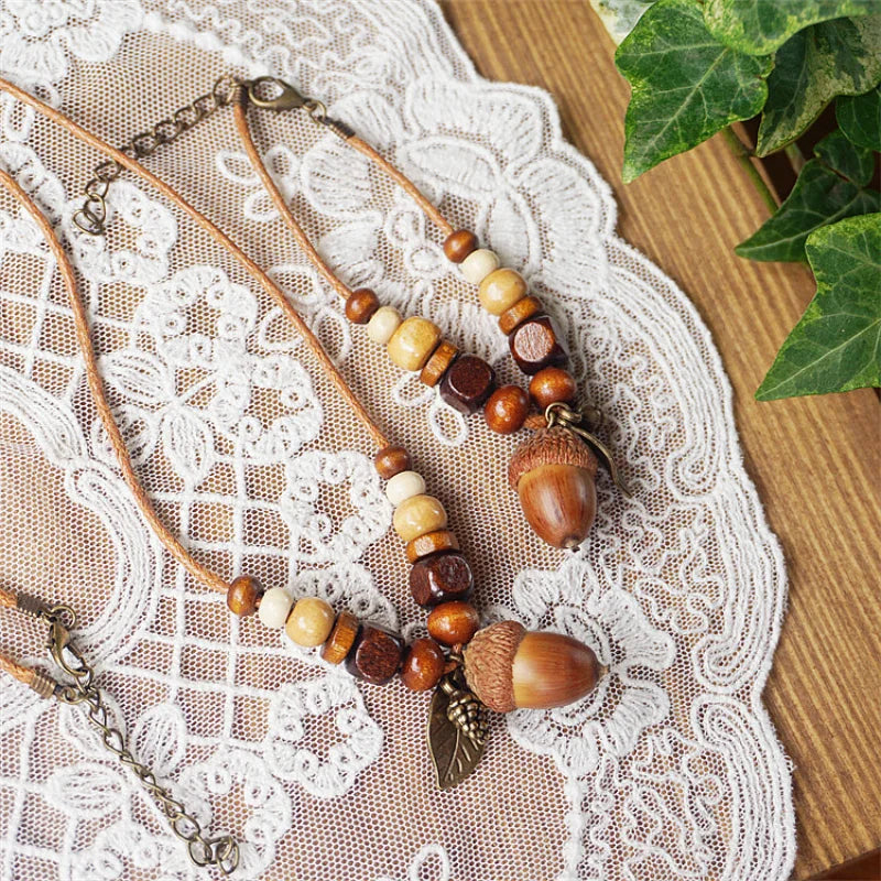 Collar con Colgante de Borla de Madera Otoñal