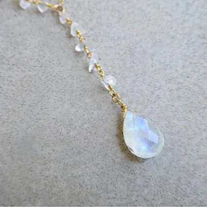 Collar con Colgante de Gota de Agua en Cristal Piedra de Luna