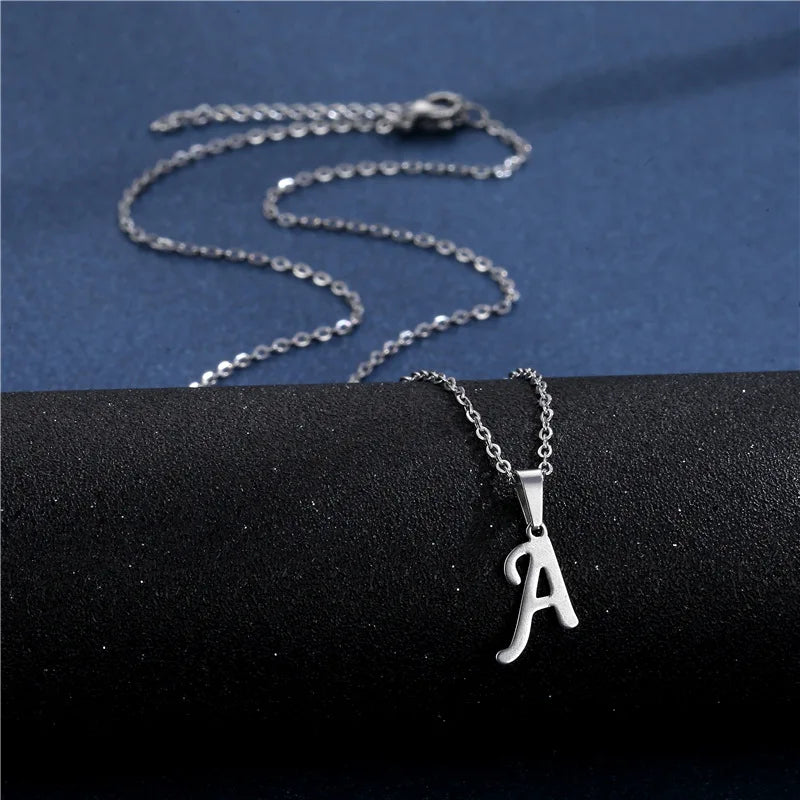 Collier avec pendentif initiale argenté - lettre