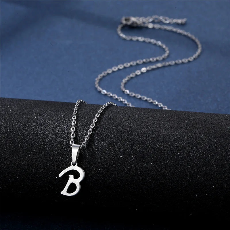 Collier avec pendentif initiale argenté - lettre