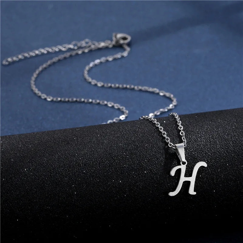 Collier avec pendentif initiale argenté - lettre