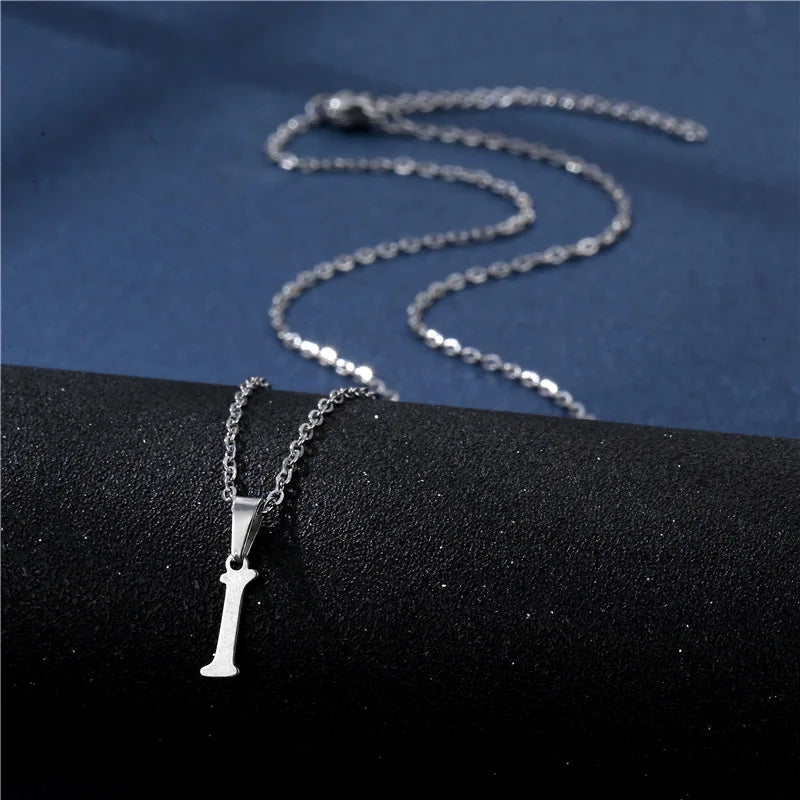 Collier avec pendentif initiale argenté - lettre