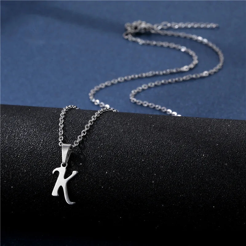 Collier avec pendentif initiale argenté - lettre