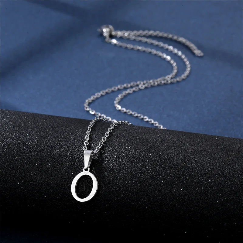 Collier avec pendentif initiale argenté - lettre