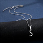 Collier avec pendentif initiale argenté - lettre
