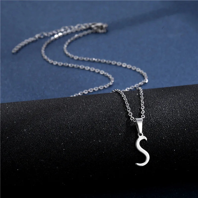 Collier avec pendentif initiale argenté - lettre