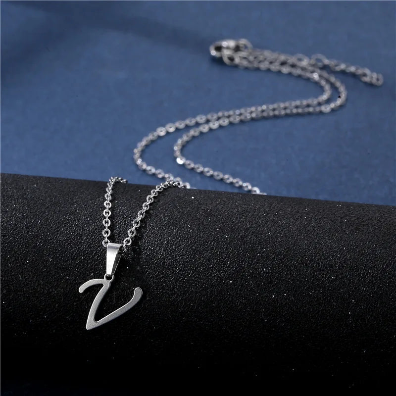 Collier avec pendentif initiale argenté - lettre