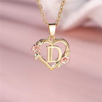 Collier avec pendentif initiale coeur et fleurs - lettre