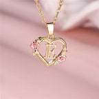 Collier avec pendentif initiale coeur et fleurs - lettre