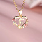 Collier avec pendentif initiale coeur et fleurs - lettre