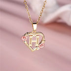 Collier avec pendentif initiale coeur et fleurs - lettre