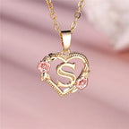 Collier avec pendentif initiale coeur et fleurs - lettre