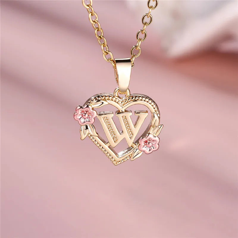 Collier avec pendentif initiale coeur et fleurs - lettre