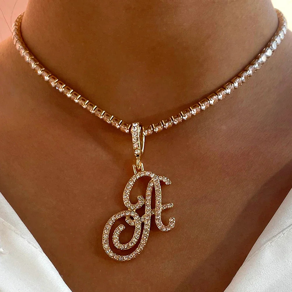 Collier avec pendentif initiale et strass - lettre