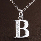Collier avec pendentif initiale et strass - lettre