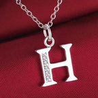 Collier avec pendentif initiale et strass - lettre