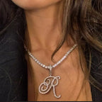 Collier avec pendentif initiale et strass - lettre