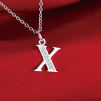 Collier avec pendentif initiale et strass - lettre