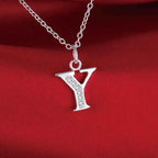 Collier avec pendentif initiale et strass - lettre