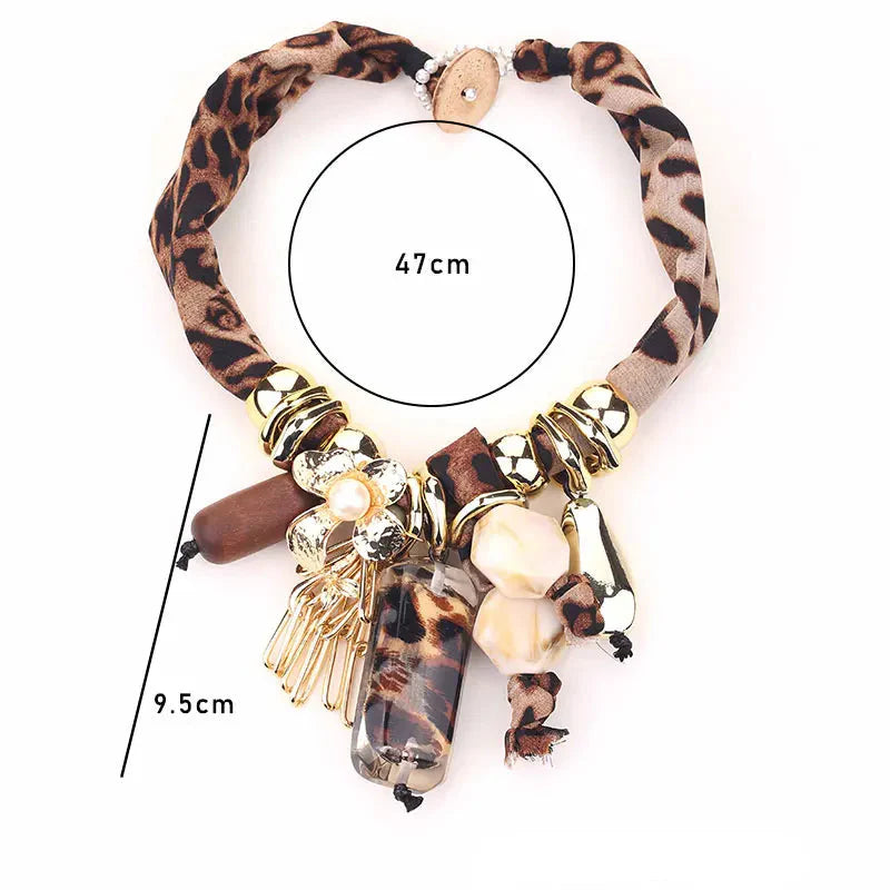 Collar Gargantilla con Colgante de Leopardo