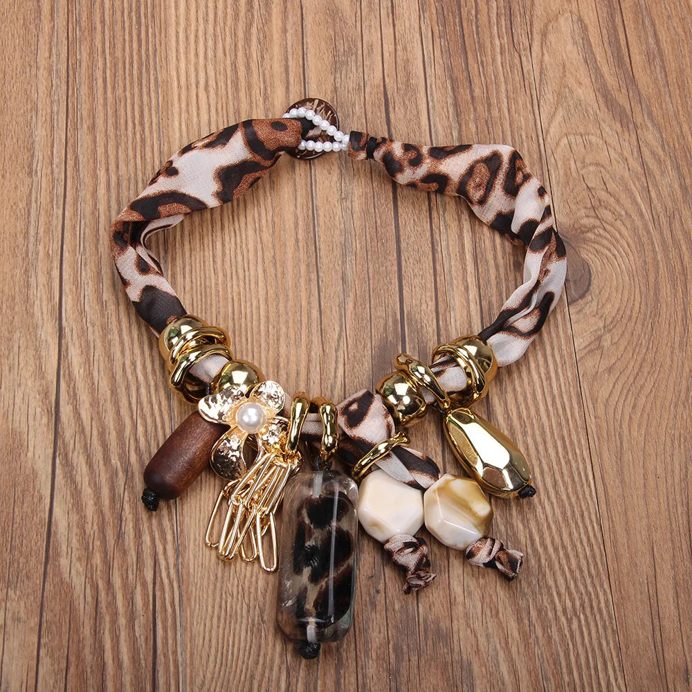 Collar Gargantilla con Colgante de Leopardo