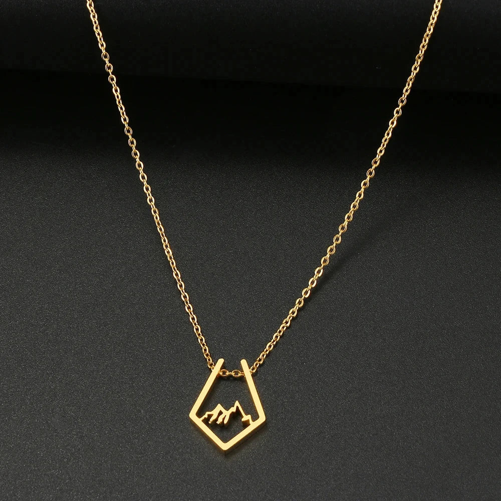 Collar con Colgante Montaña oro