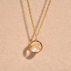 Collar con Colgante de Montaña y Luna