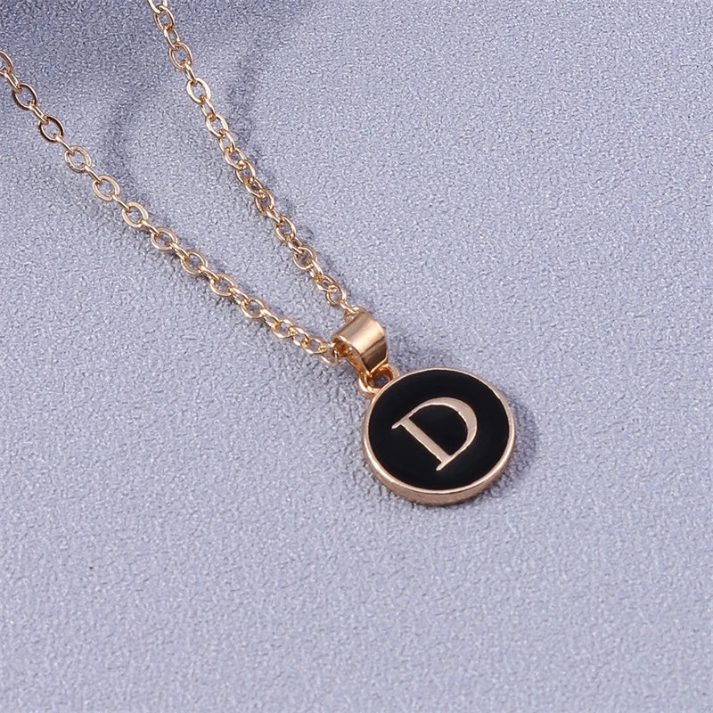 Collier avec pendentif noir initiale - lettre