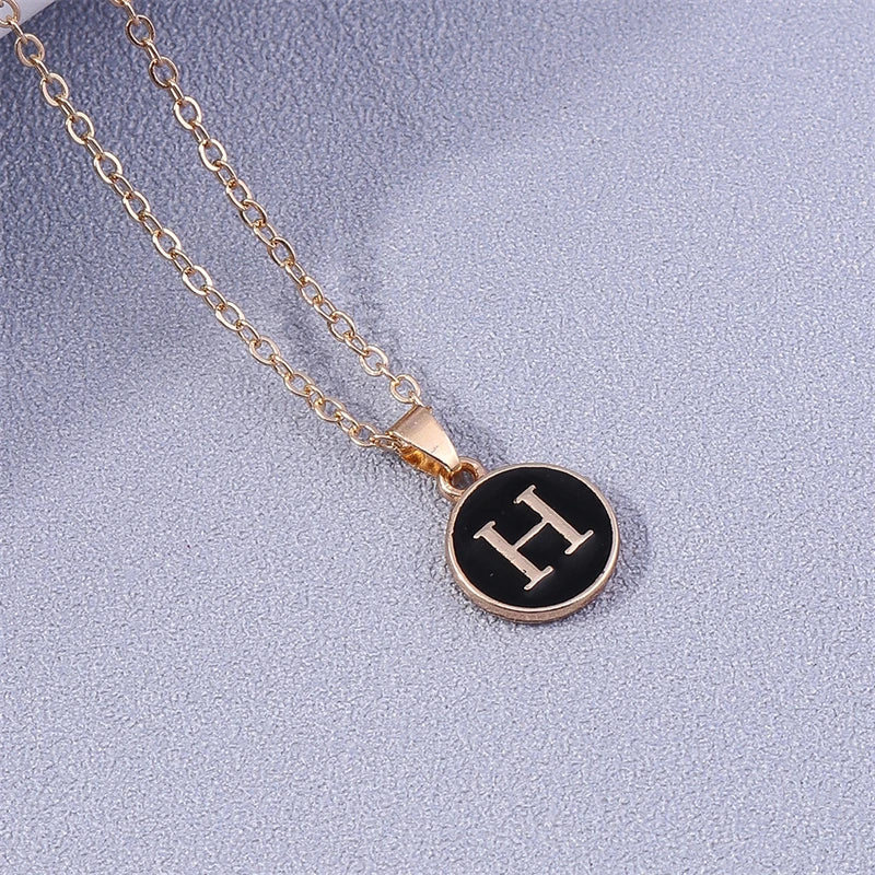 Collier avec pendentif noir initiale - lettre