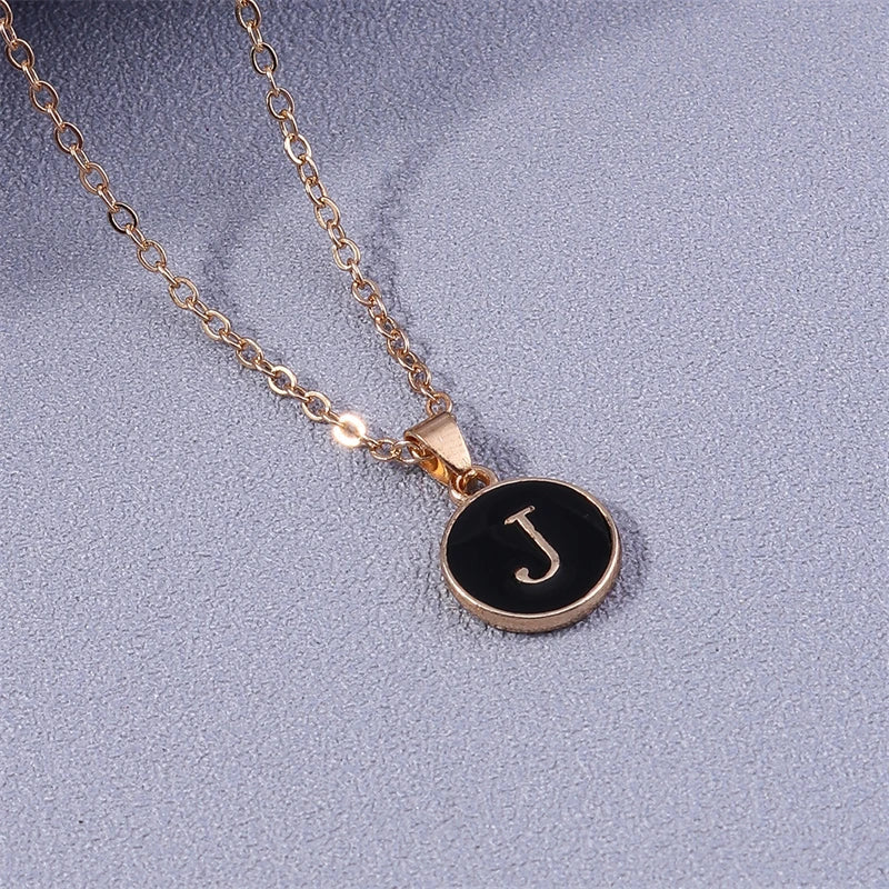 Collier avec pendentif noir initiale - lettre