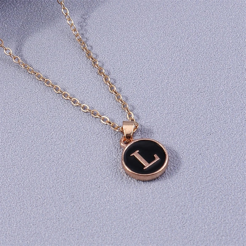 Collier avec pendentif noir initiale - lettre