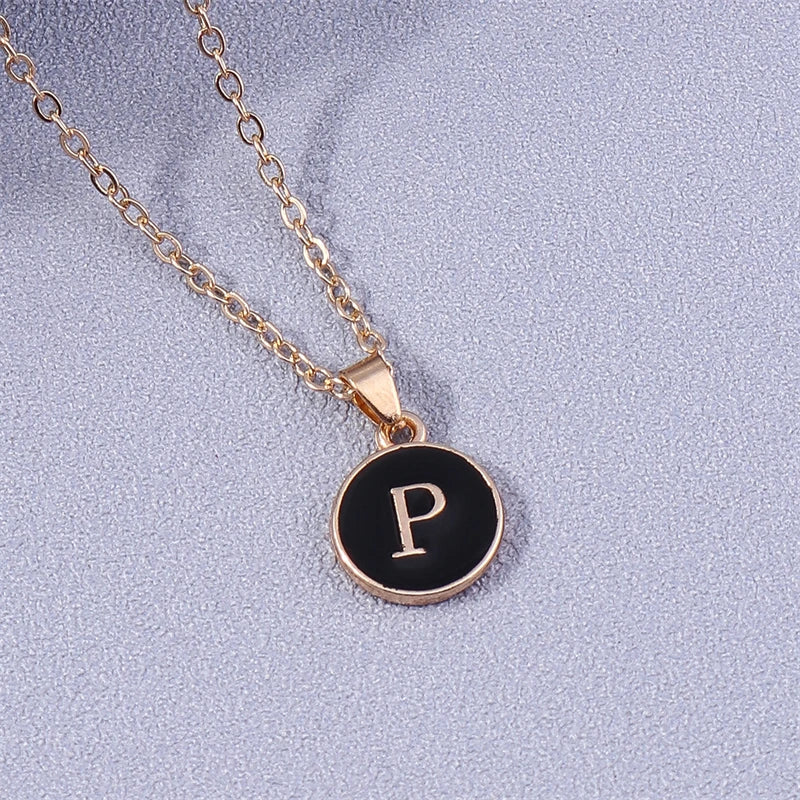 Collier avec pendentif noir initiale - lettre