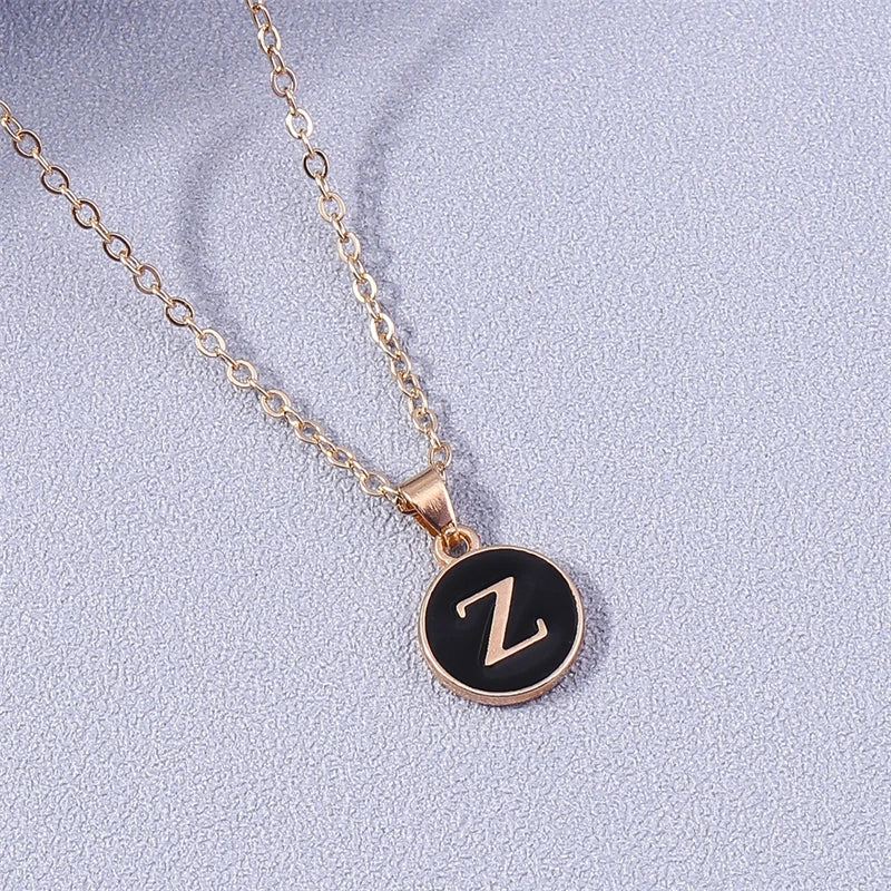 Collier avec pendentif noir initiale - lettre