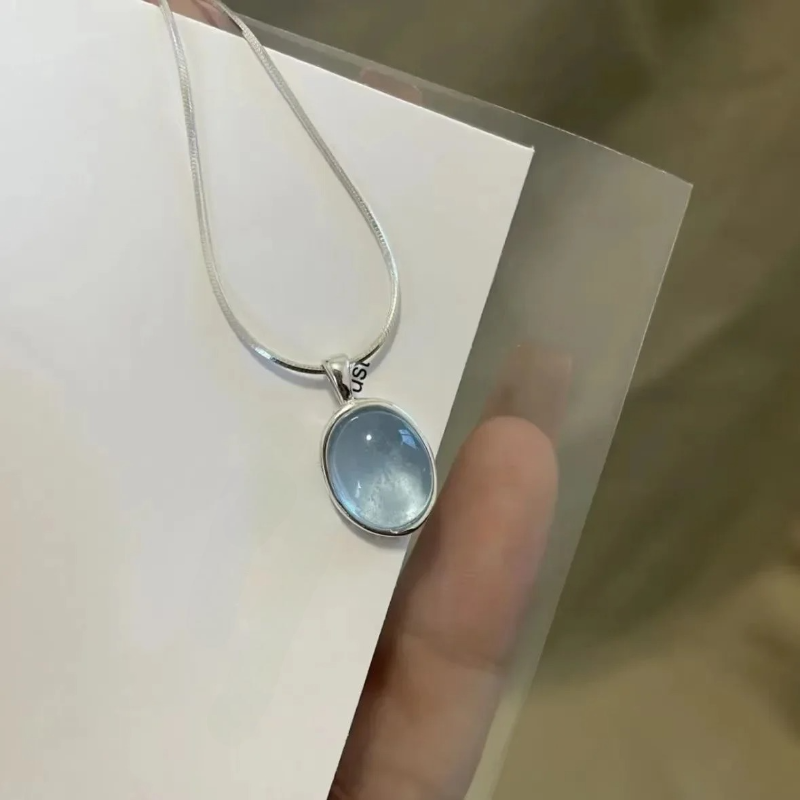 Collar con Colgante Ovalado de Piedra de Luna